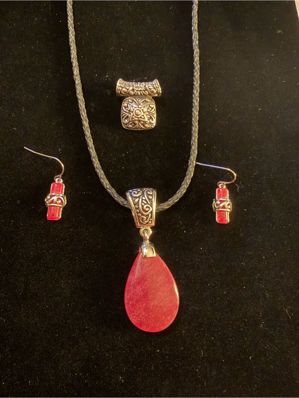 Red Teardrop Pendant Necklace and Earrings Set